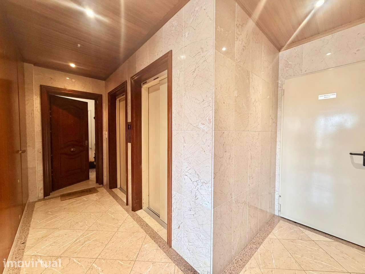 Apartamento T2 com arrecadação - zona Conquinha - Grande imagem: 2/31