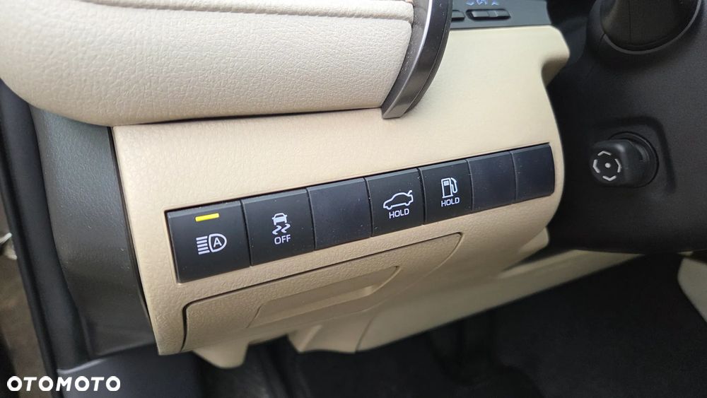 Toyota Camry 2.5 Hybrid Executive CVT - 18