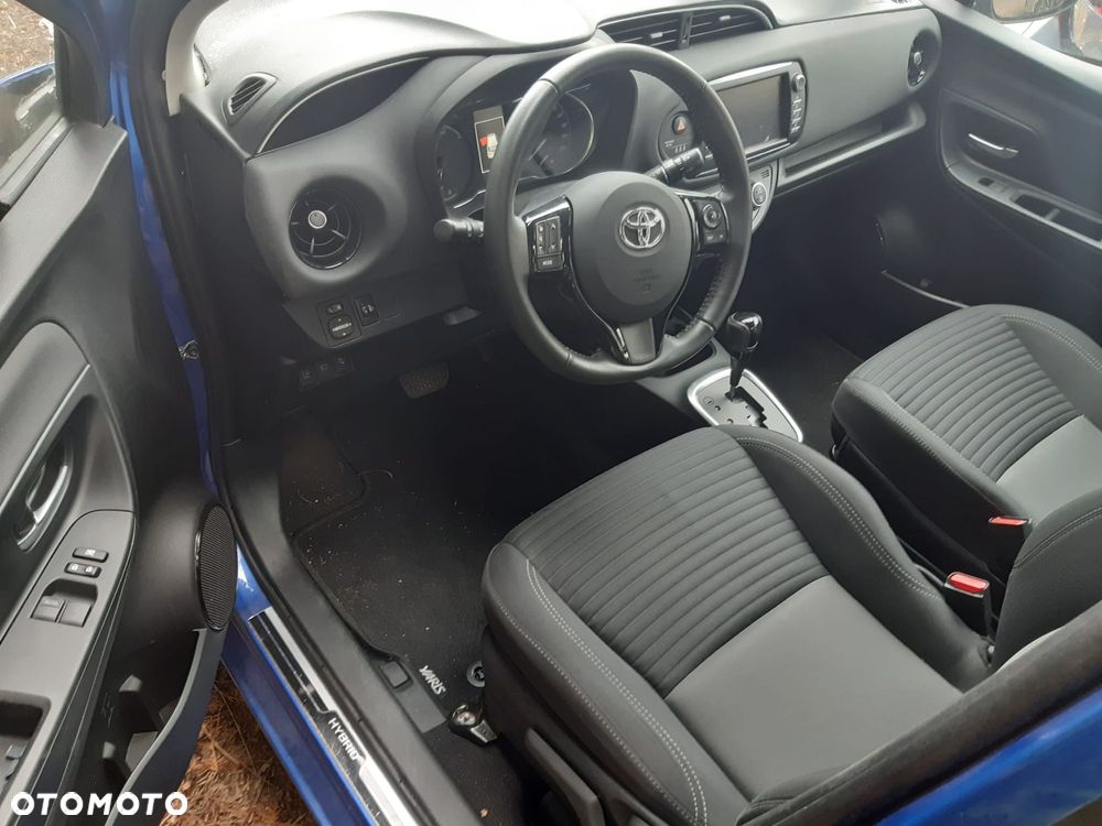 Toyota Yaris Hybrid 100 Premium - 8