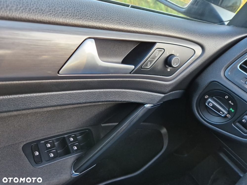 Volkswagen Golf - 22