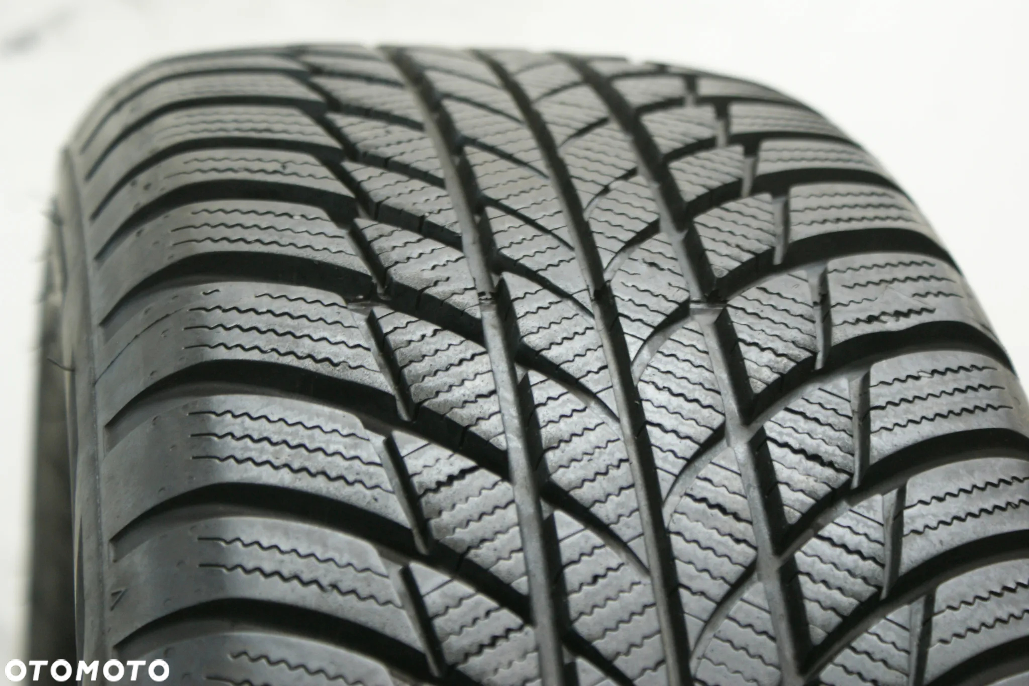 205/60R16 BRIDGESTONE BLIZZAK LM001 , 7mm. - 2