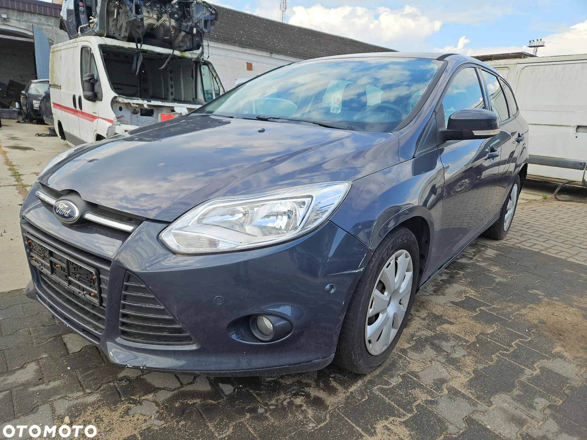 Zderzak przód przedni pod 6x PDC Ford Focus Mk3 kombi lak. EB 2012r - 2