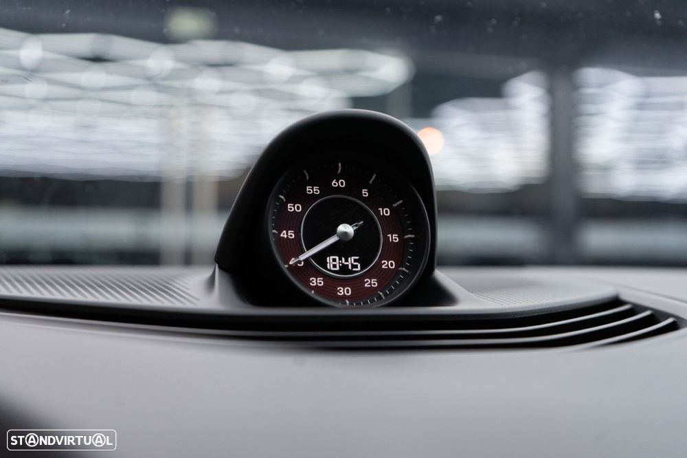 Porsche Taycan 4S - 36