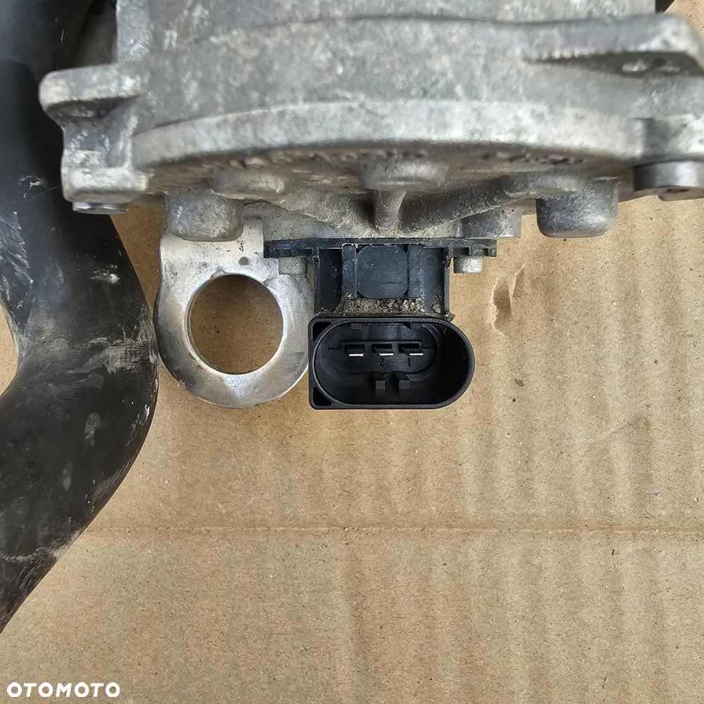porsche taycan 9j1 dodatkowa pompa obiegu wody - 3