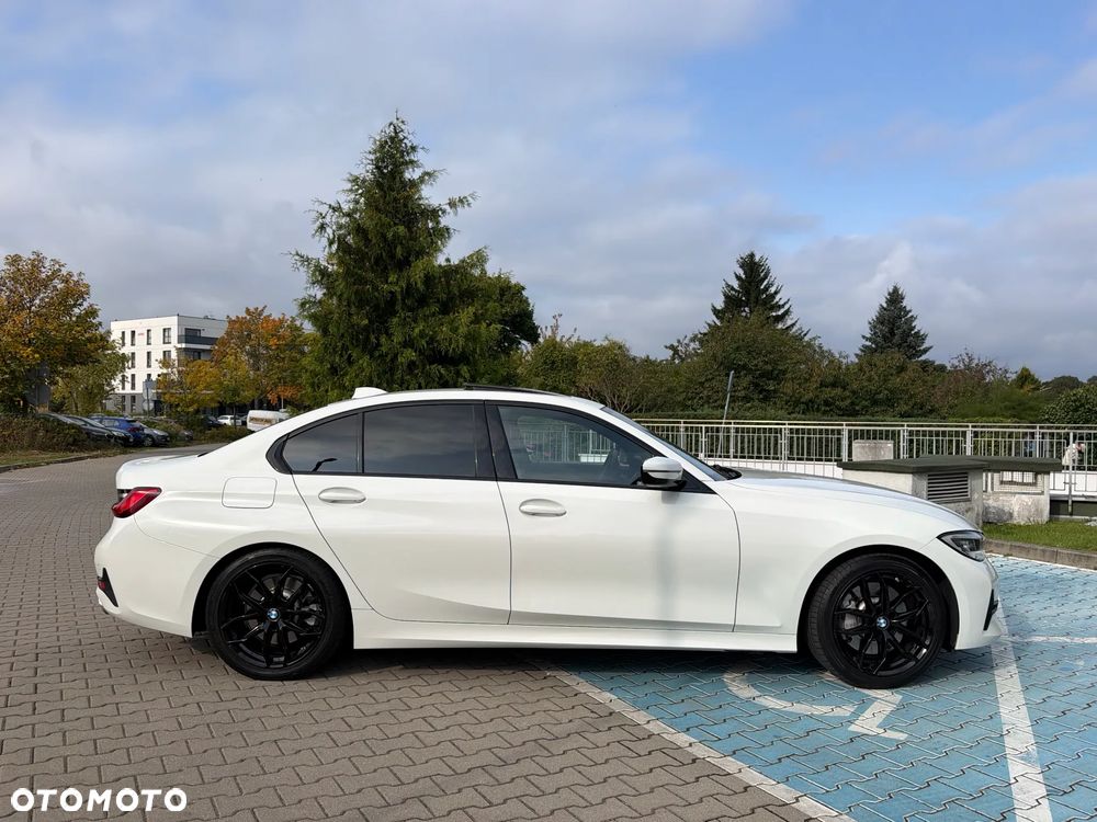 BMW Seria 3 330i Sport Line sport - 4