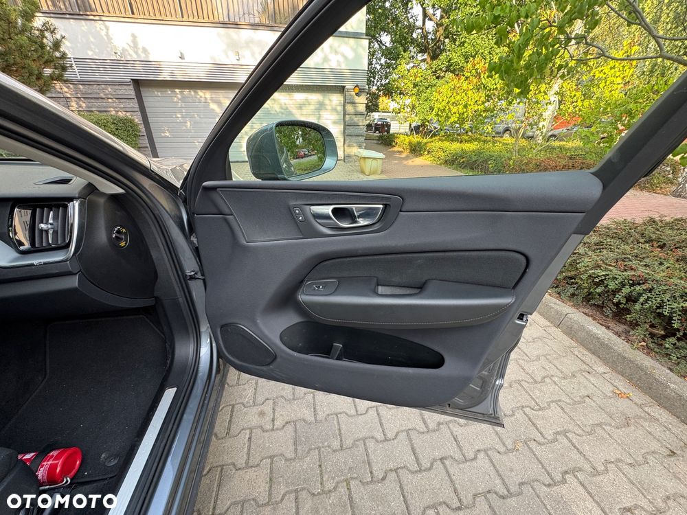 Volvo XC 60 B4 B Geartronic Momentum Pro - 16