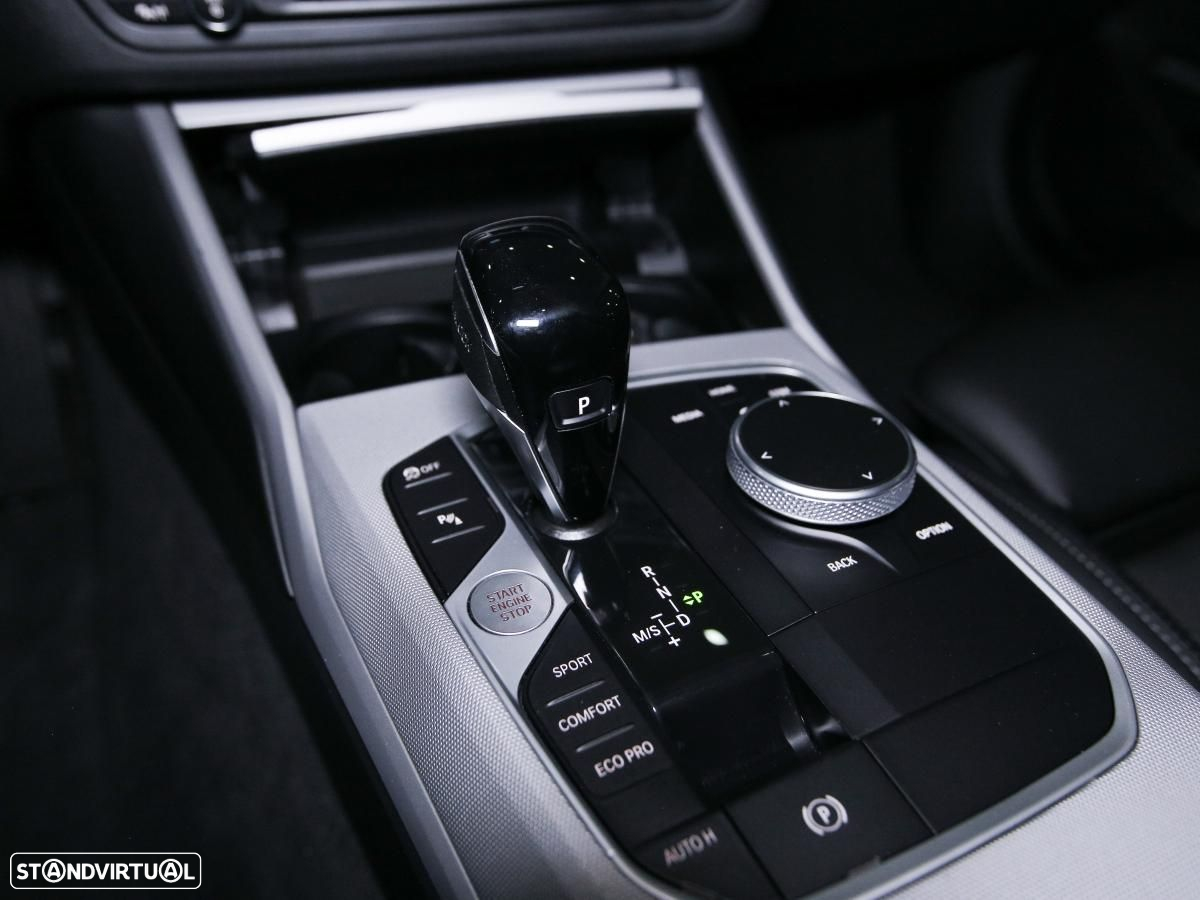 BMW 318 d Touring Auto - 28