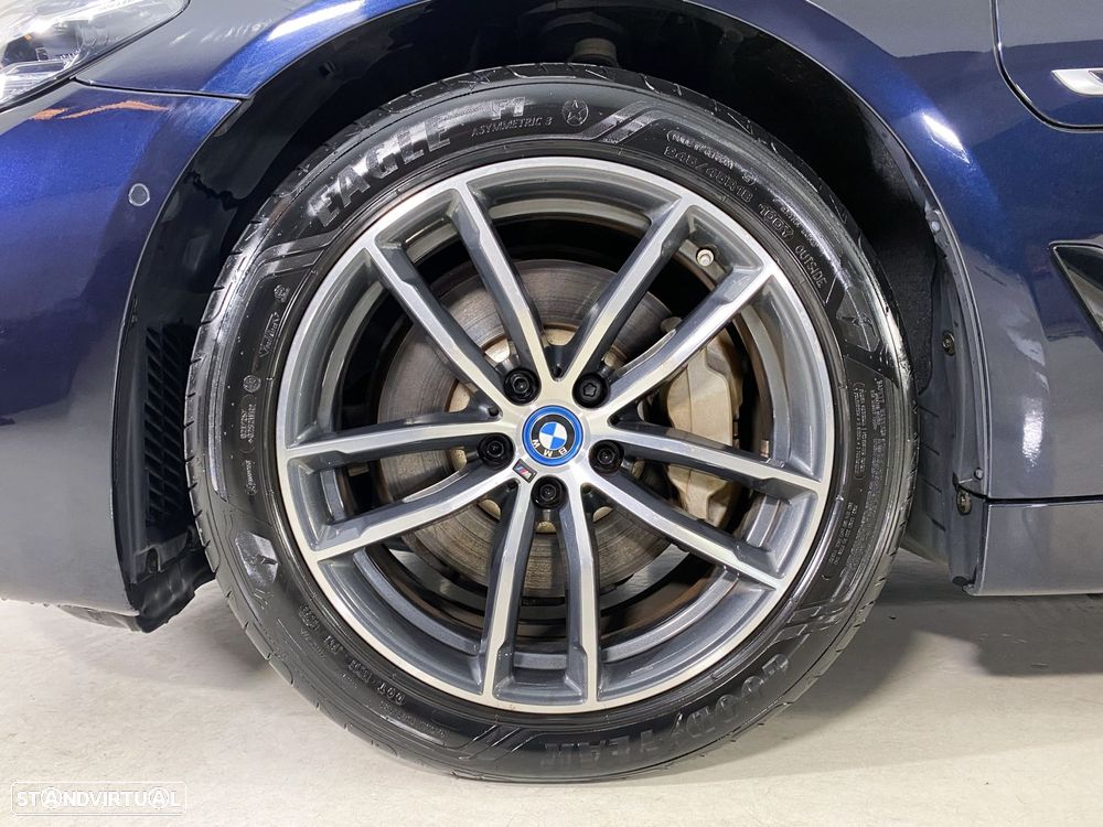 BMW 530 e Pack Desportivo M - 25