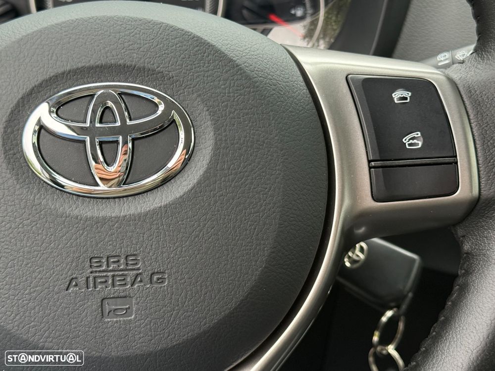 Toyota Yaris 1.0 VVT-i Comfort c/ Design-Pack - 18