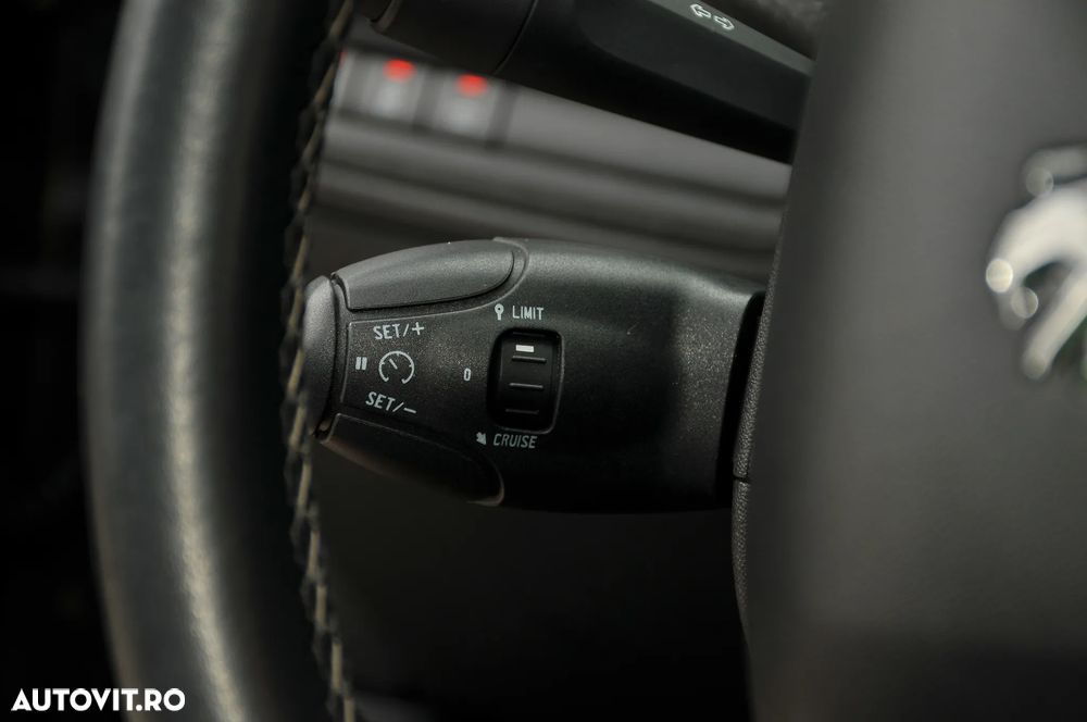 Peugeot 2008 PureTech 110 Stop&Start EAT6 Allure - 21