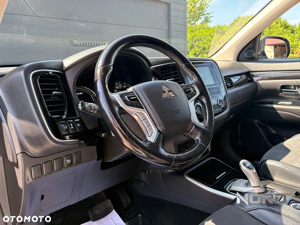 Mitsubishi Outlander 2.0 4WD Plus - 14