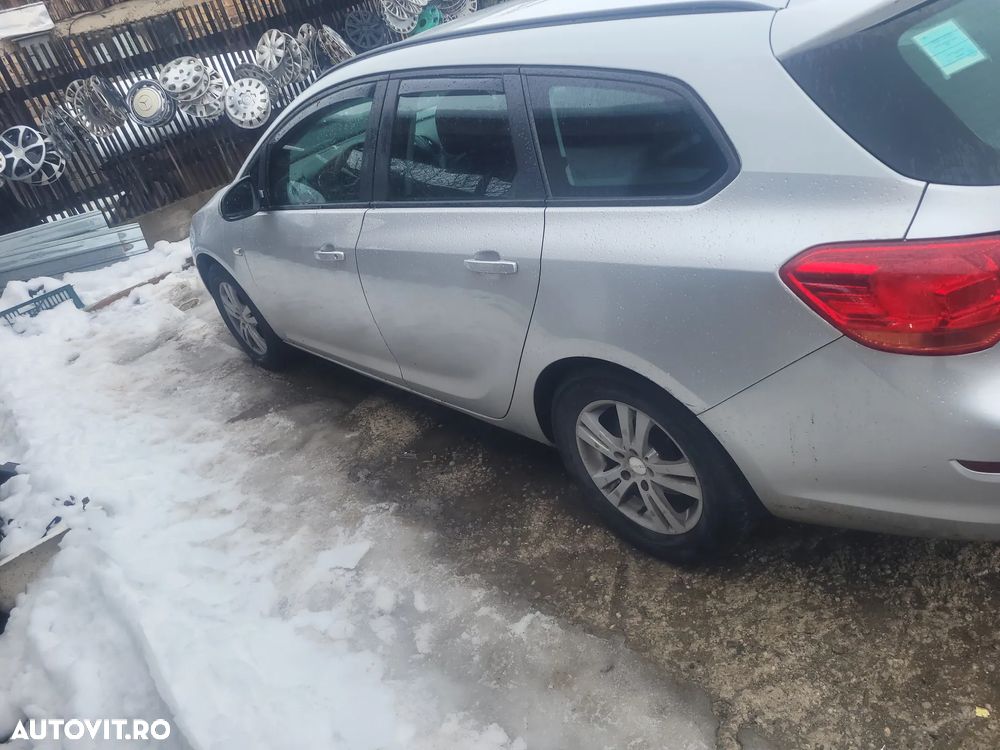 Dezmembrez opel astra j - 2