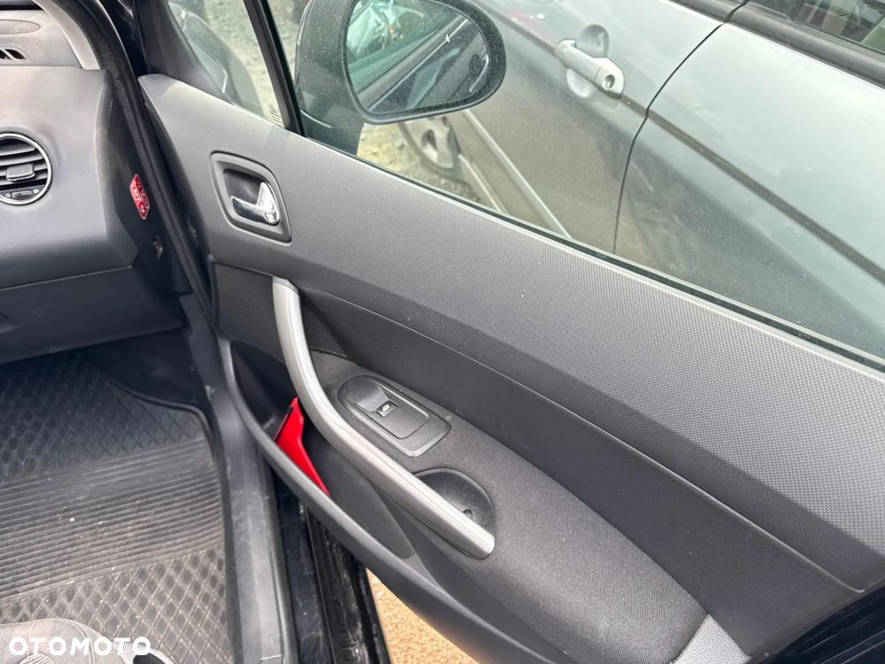 Peugeot 308 1.6 HDI kod silnika 9H2 Kod lakieru KTVD - 14