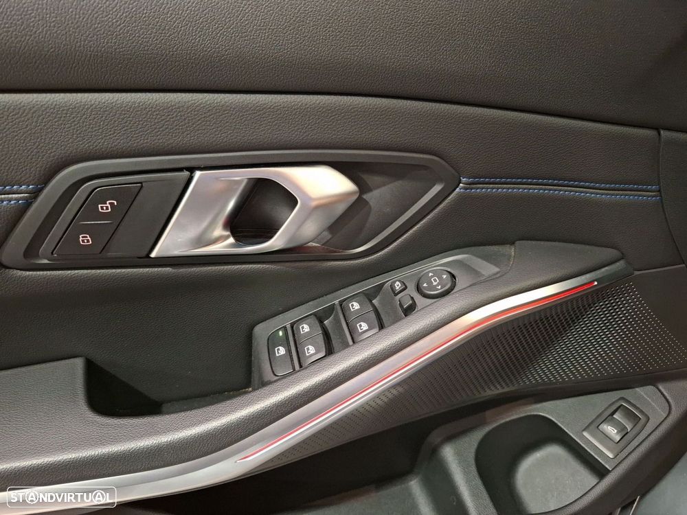 BMW 320 d Pack Desportivo M Auto - 18