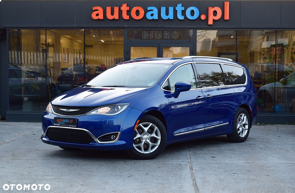 Chrysler Pacifica - 1