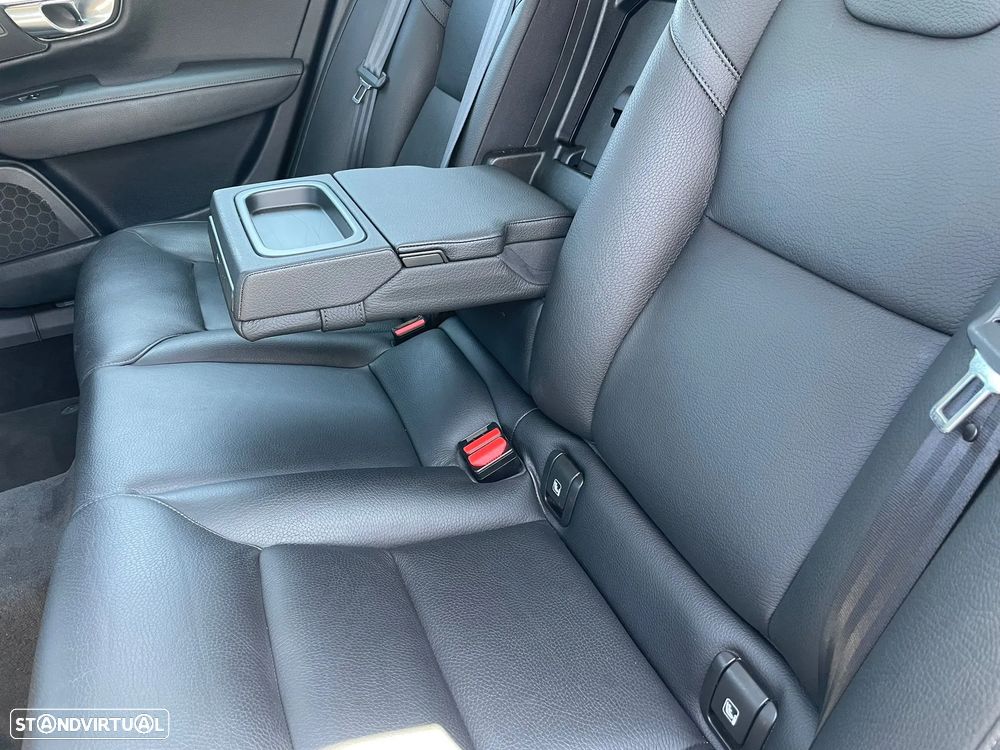 Volvo V90 2.0 D4 Momentum Geartronic - 7