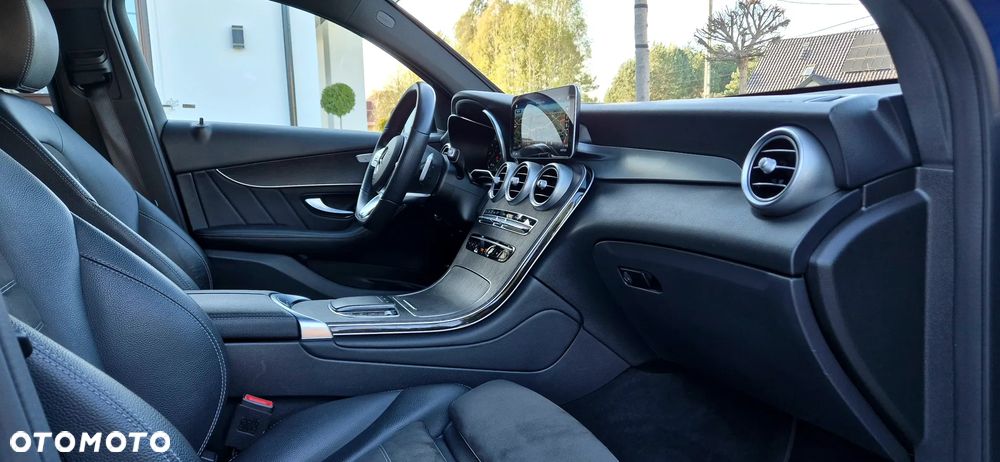 Mercedes-Benz GLC 220 d 4Matic 9G-TRONIC AMG Line Plus - 29
