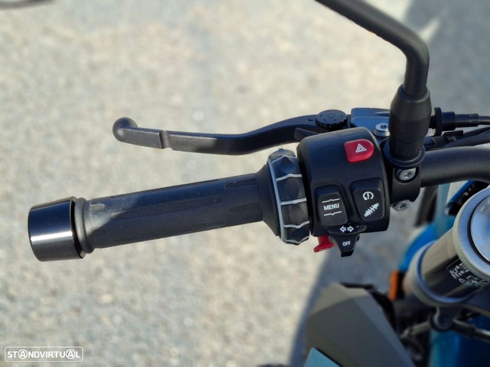 BMW F 900 R Azul Snapper Rocks - 8