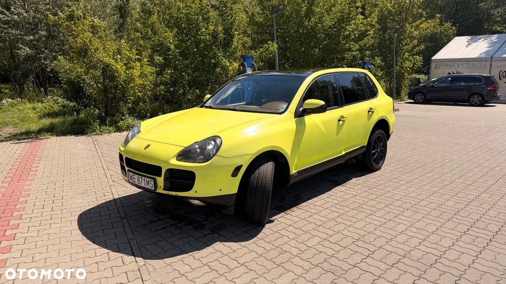 Porsche Cayenne - 1