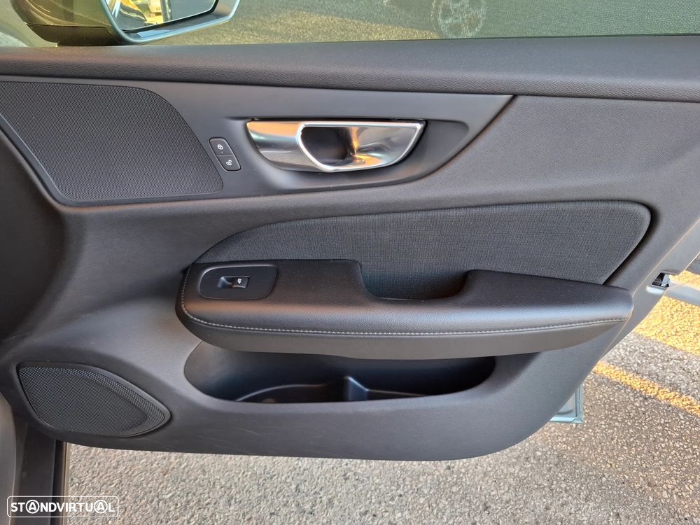 Volvo V60 2.0 D3 Momentum - 57