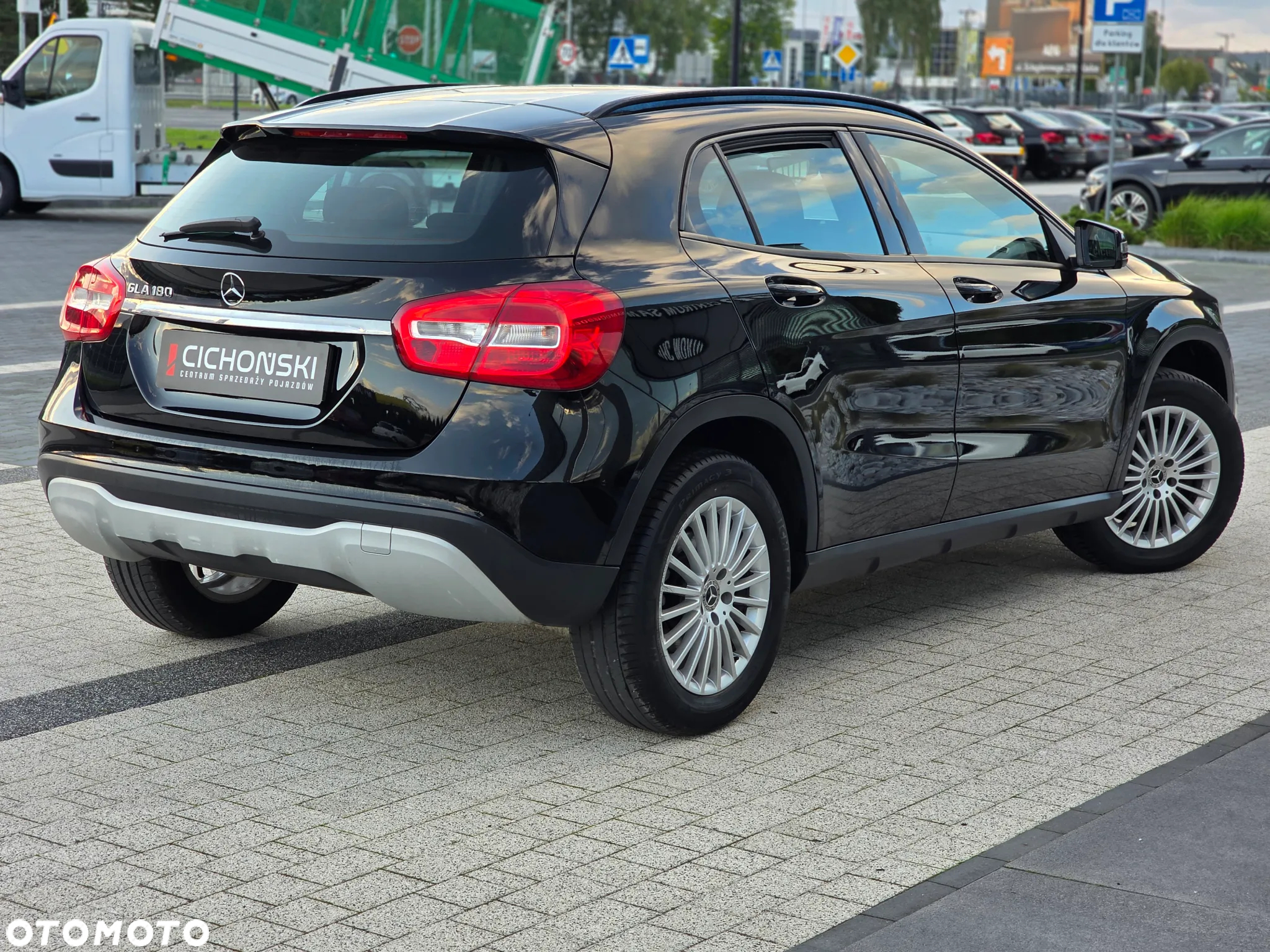 Mercedes-Benz GLA 180 7G-DCT Style - 7