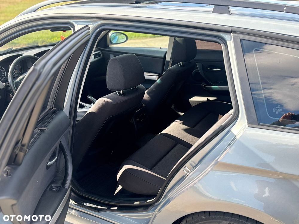 BMW Seria 3 320d - 23