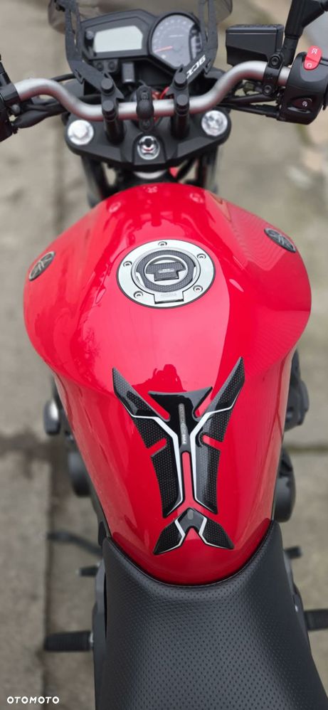Yamaha XJ - 6