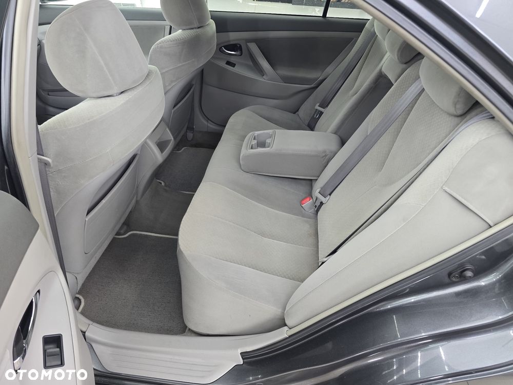 Toyota Camry - 29