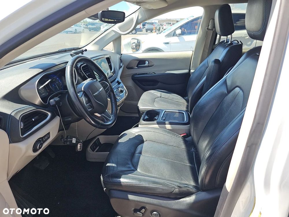 Chrysler Pacifica - 7