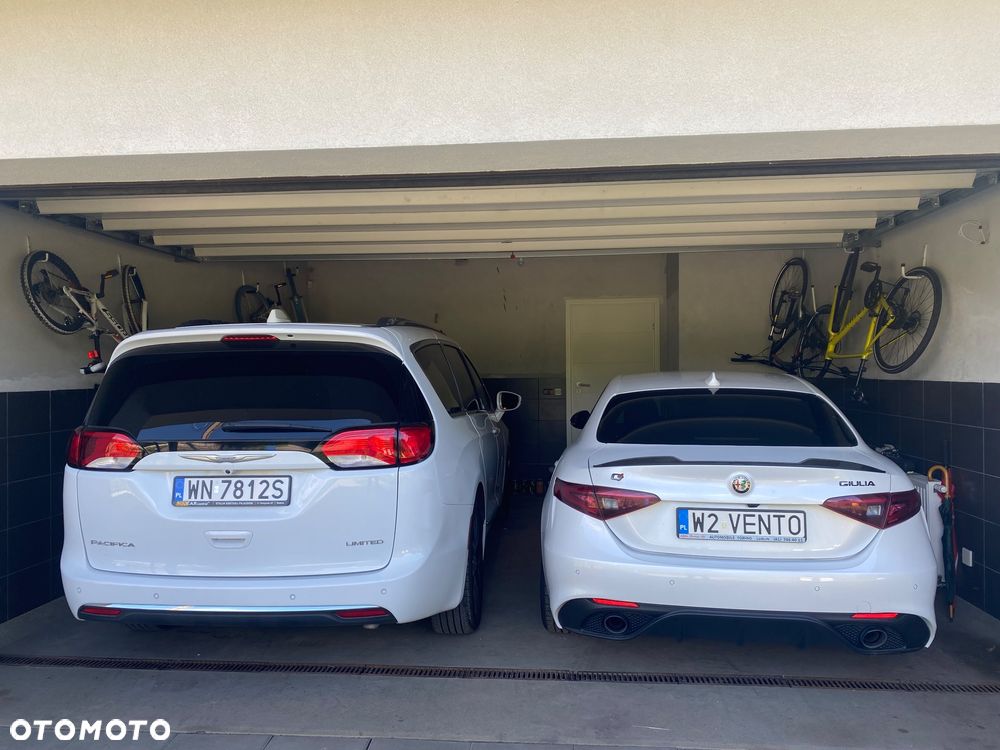 Chrysler Pacifica - 2