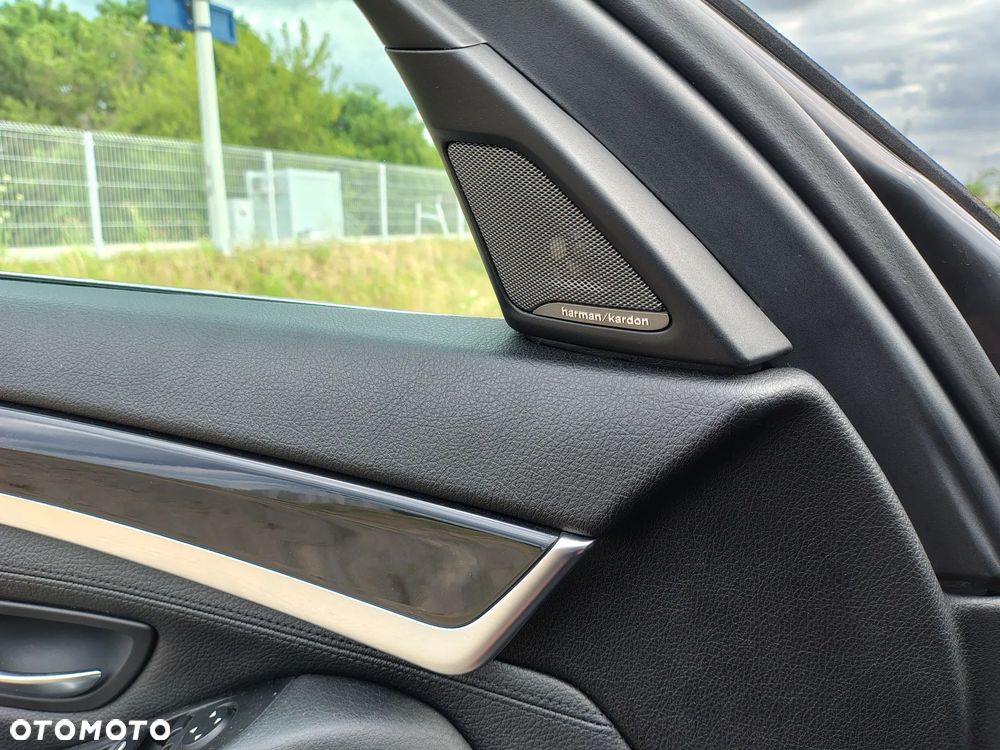 BMW Seria 5 525d xDrive - 11