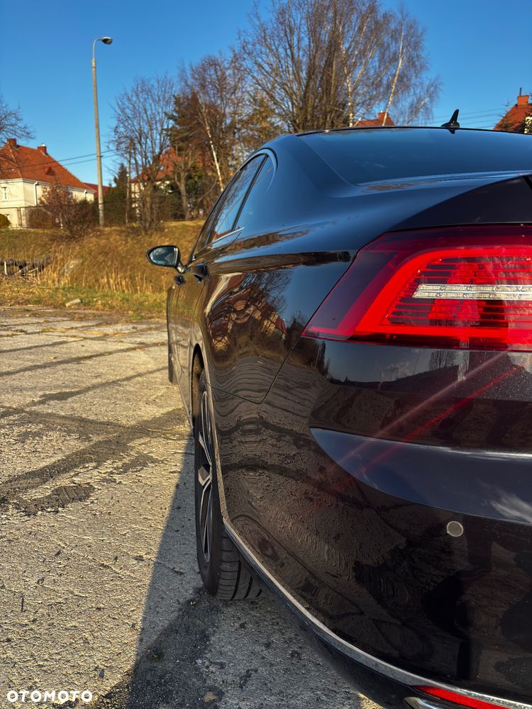 Volkswagen Passat - 16