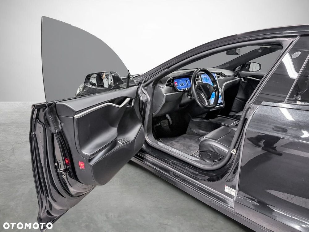 Tesla Model S - 8