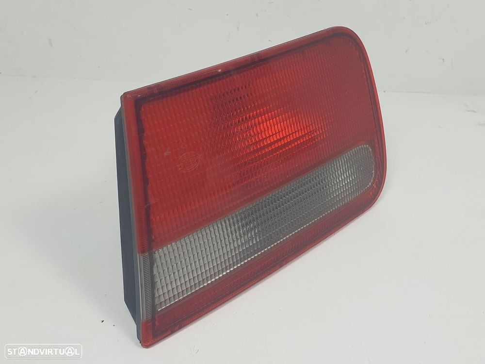 FAROLIM TRASEIRO DIREITO INTERIOR HONDA ACCORD V 1997 -23622600 - 2