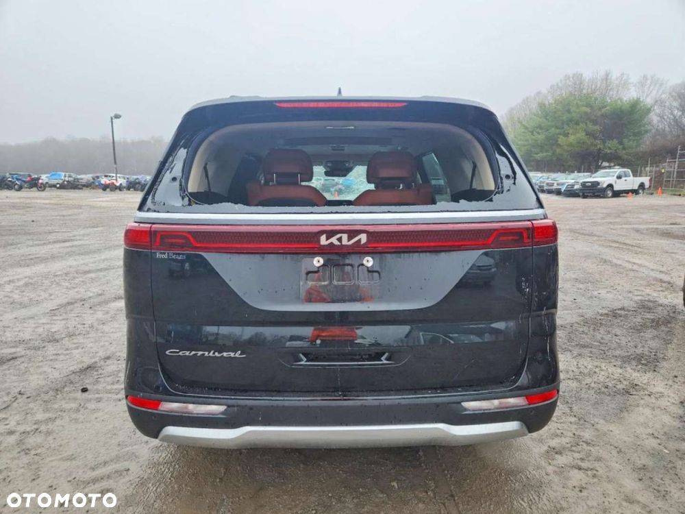 Kia Carnival - 3