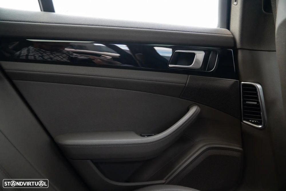 Porsche Panamera 4 E-Hybrid Platinum Edition - 46