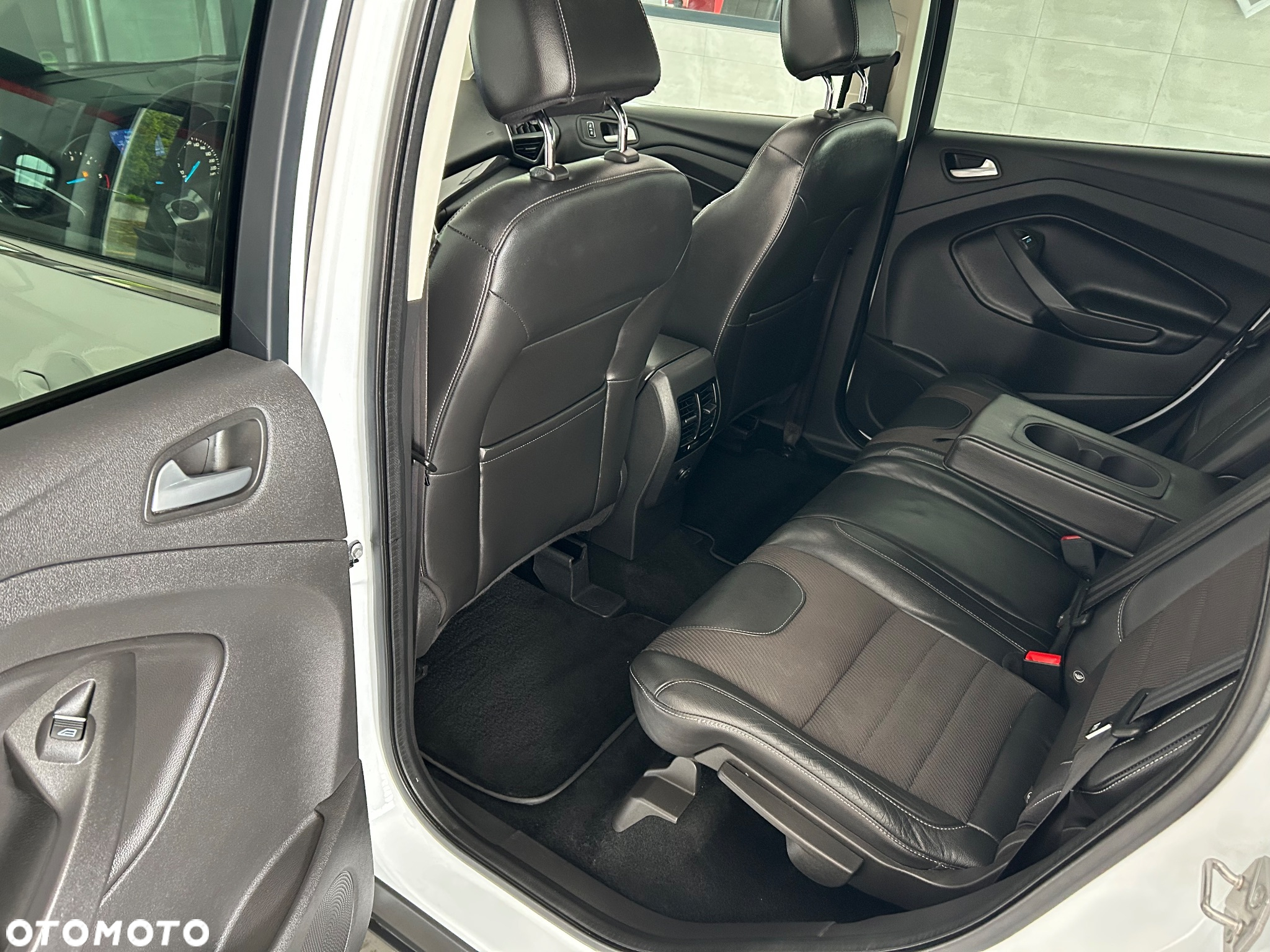 Ford Kuga 2.0 TDCi 2x4 Titanium - 20
