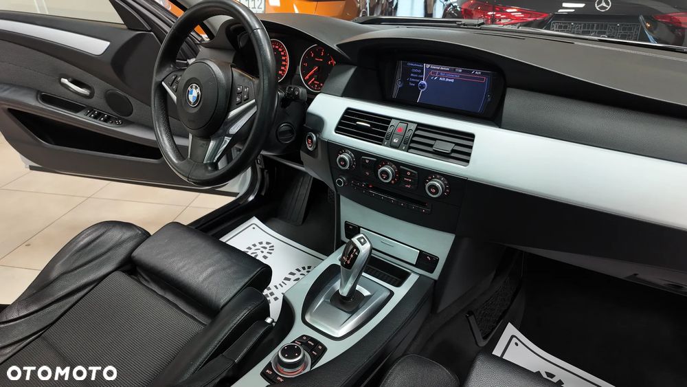 BMW Seria 5 525d xDrive Touring Edition Exclusive - 38