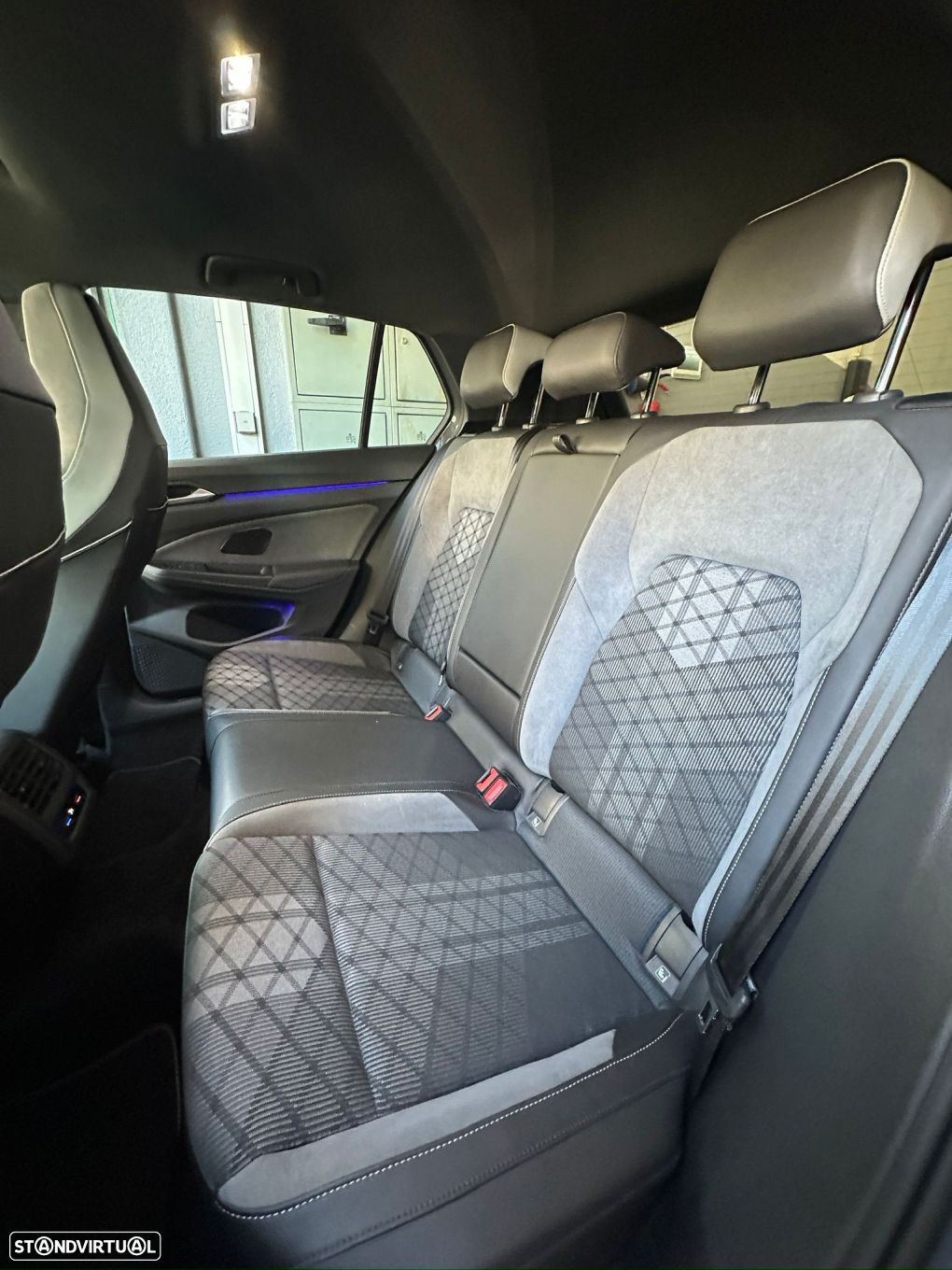 VW Golf 2.0 TDI R-Line DSG - 11