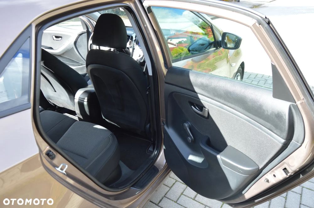 Hyundai i30 1.6 Comfort - 14