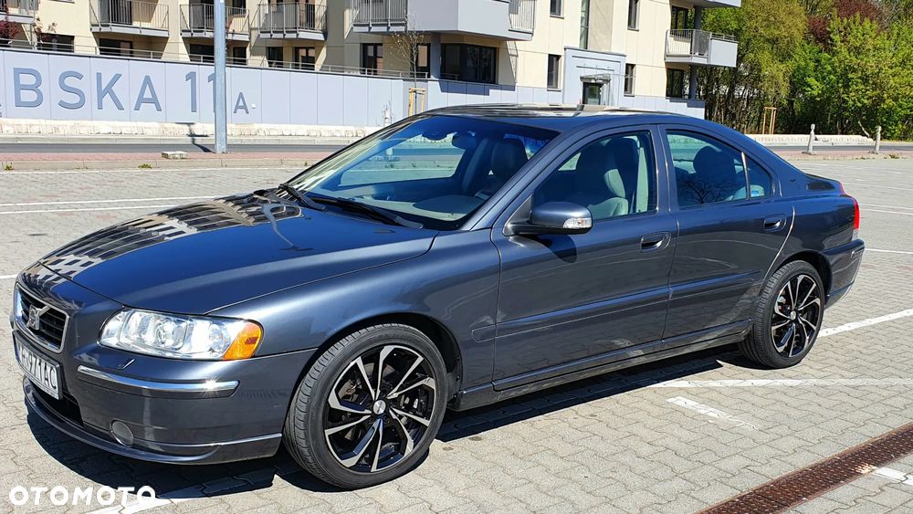 Volvo S60 2.0 T Momentum - 1