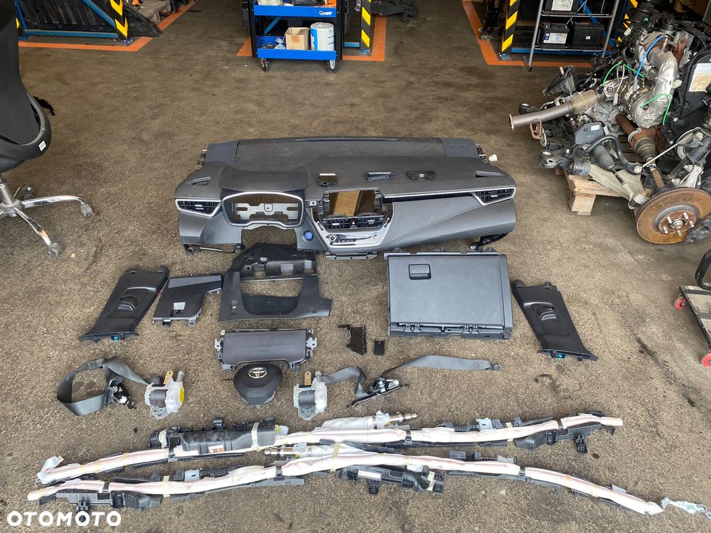 Toyota Corolla E21 E210 SEDAN  Hybrid HYBRYDA 2020r ORYGINAŁ ! DESKA ROZDZIELCZA KOKPIT PODUSZKI POWIETRZNE PASY KURTYNA KURTYNY  poduszka air bag airbag kierowcy pasażera kolanowa komplet poduszek E 210 E 21 - 1