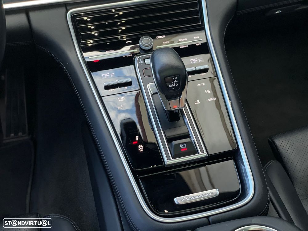Porsche Panamera Sport Turismo 4 E-Hybrid Platinum Edition - 36