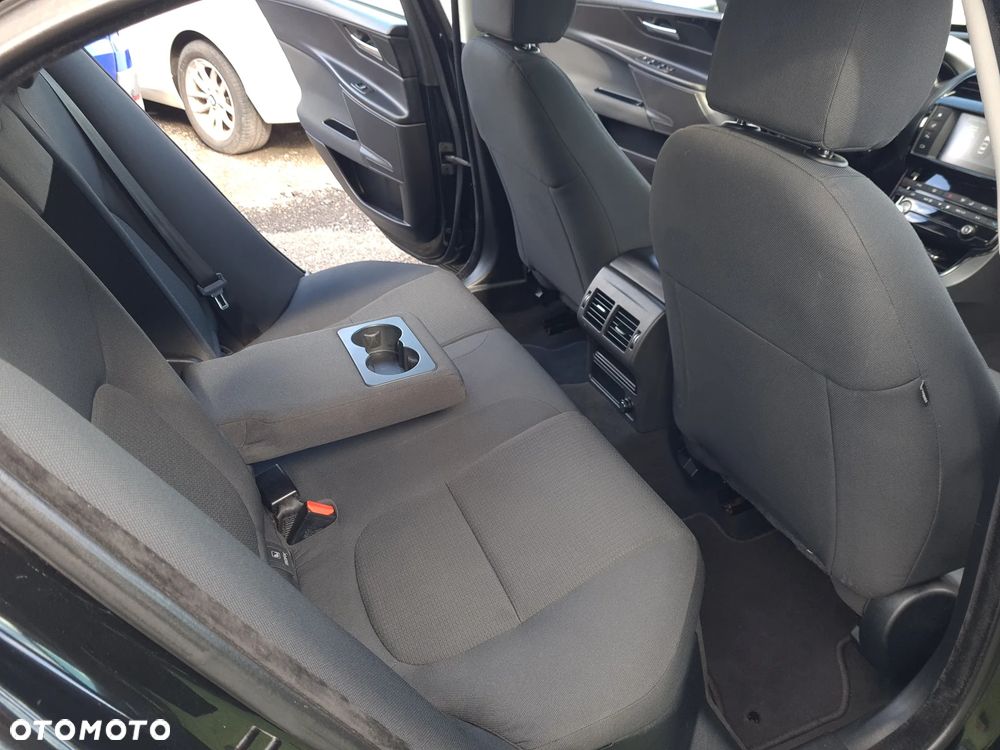Jaguar XE 2.0 D Prestige - 9