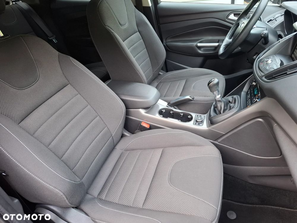 Ford Kuga 2.0 TDCi 2x4 Titanium - 16