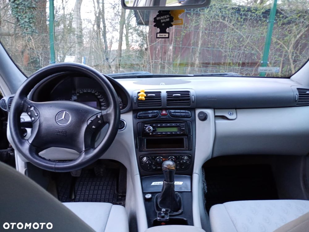 Mercedes-Benz Klasa C 180 T Kompressor Classic - 7