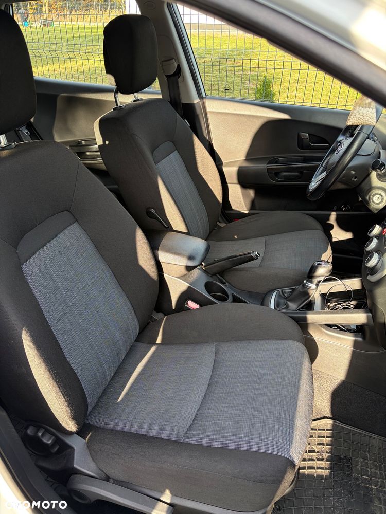 Kia Ceed 2011 photo 4