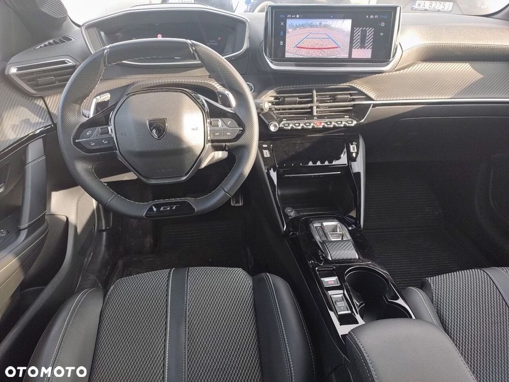 Peugeot 208 - 8