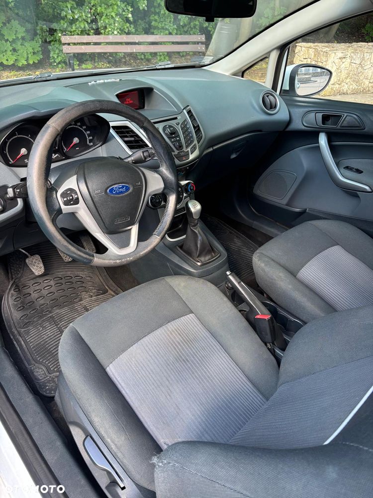 Ford Fiesta - 12