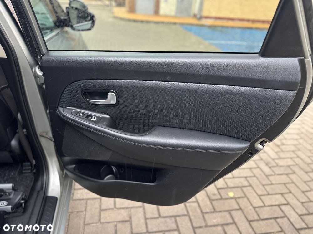 Kia Carens 1.6 GDI Business Line 7os EU6 - 24